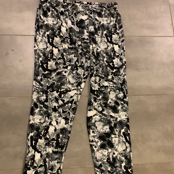 Theory Silk Printed Pants - Picture 2 of 3